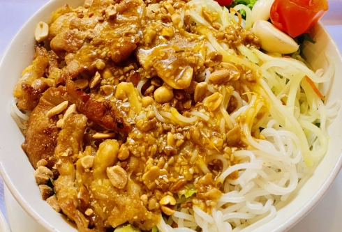 Noodles With Grilled Pork